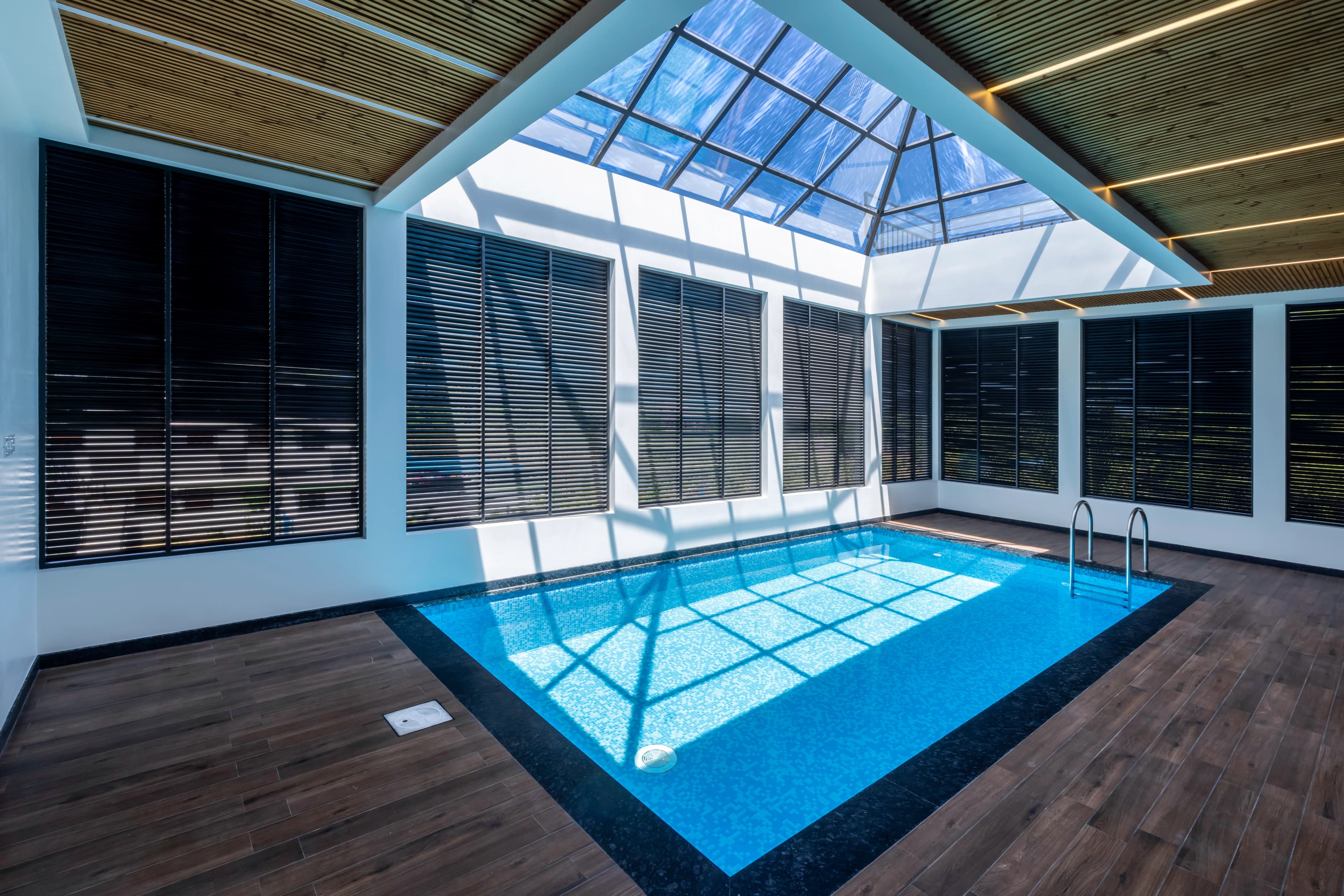 SWIMMING POOL CONSTRUCTION